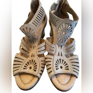 Earth Sandals size 7